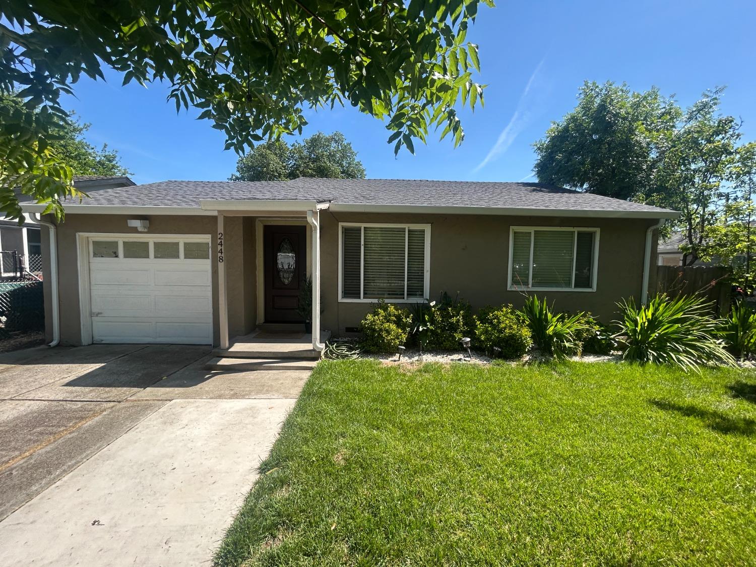 Detail Gallery Image 1 of 17 For 2448 E Washington St, Stockton,  CA 95205 - 3 Beds | 2 Baths