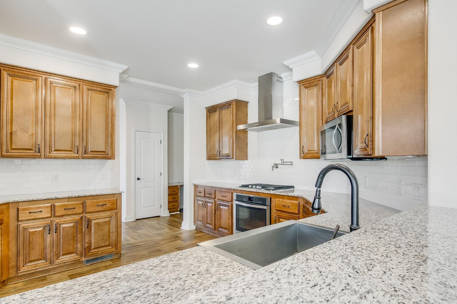 Detail Gallery Image 8 of 38 For 5505 S Grove St 318, Rocklin,  CA 95677 - 3 Beds | 2 Baths