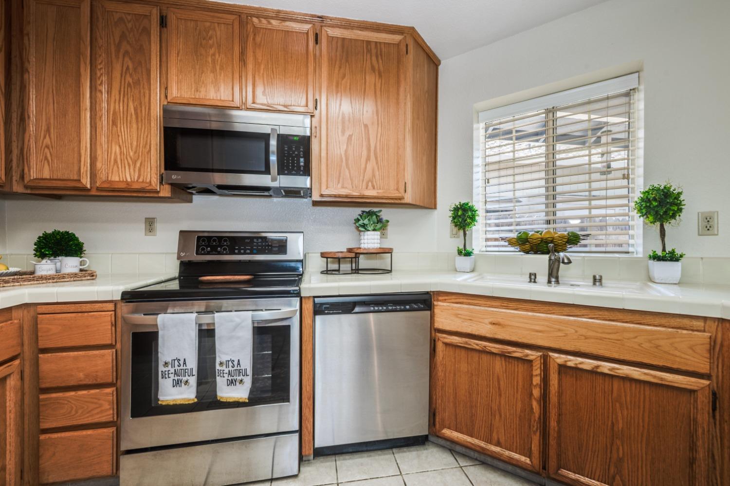 W Oak Court, Citrus Heights, California image 7