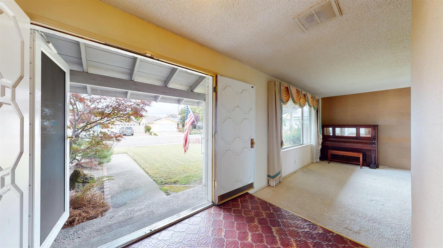 Tamarisk Avenue, Stockton, California image 4