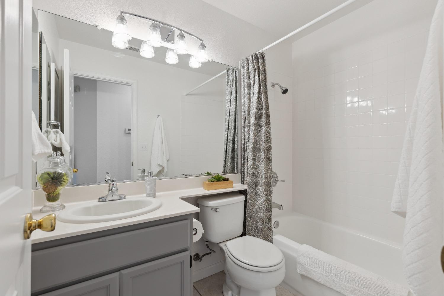 Chilton Drive, Roseville, California image 36