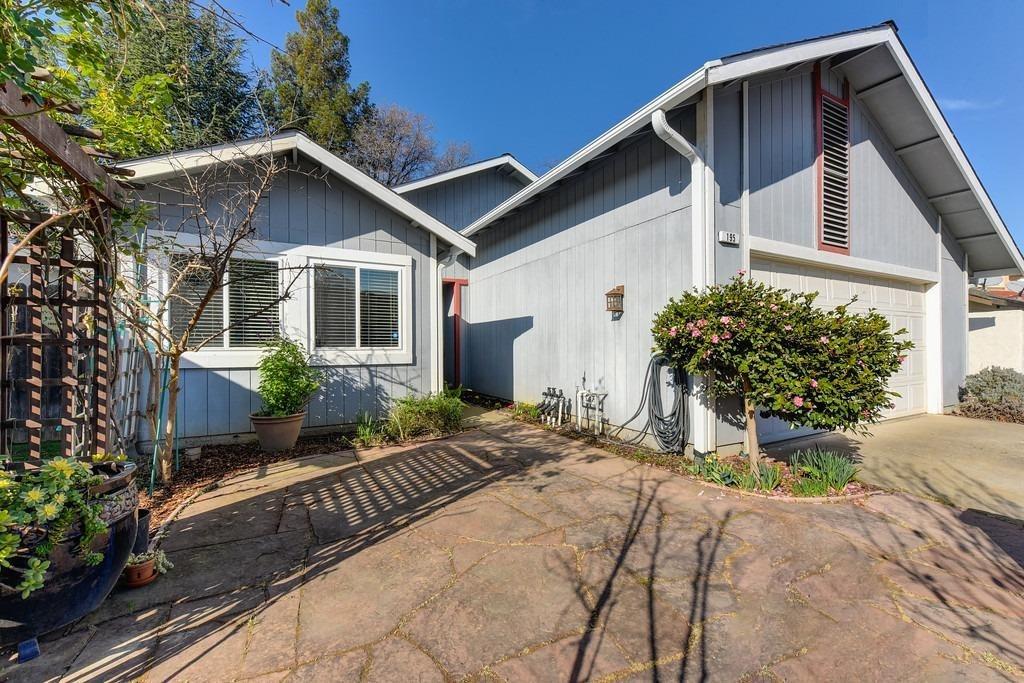 Detail Gallery Image 3 of 22 For 195 River Run Cir, Sacramento,  CA 95833 - 3 Beds | 2 Baths