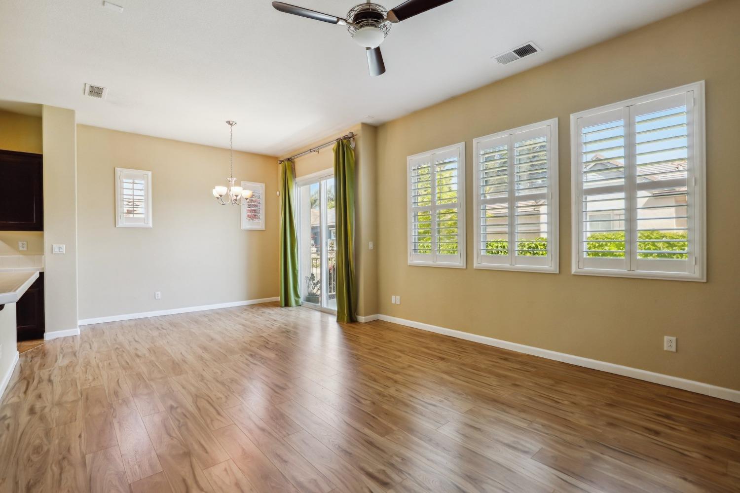 Detail Gallery Image 10 of 41 For 8040 Linda Isle Ln, Sacramento,  CA 95831 - 3 Beds | 2 Baths