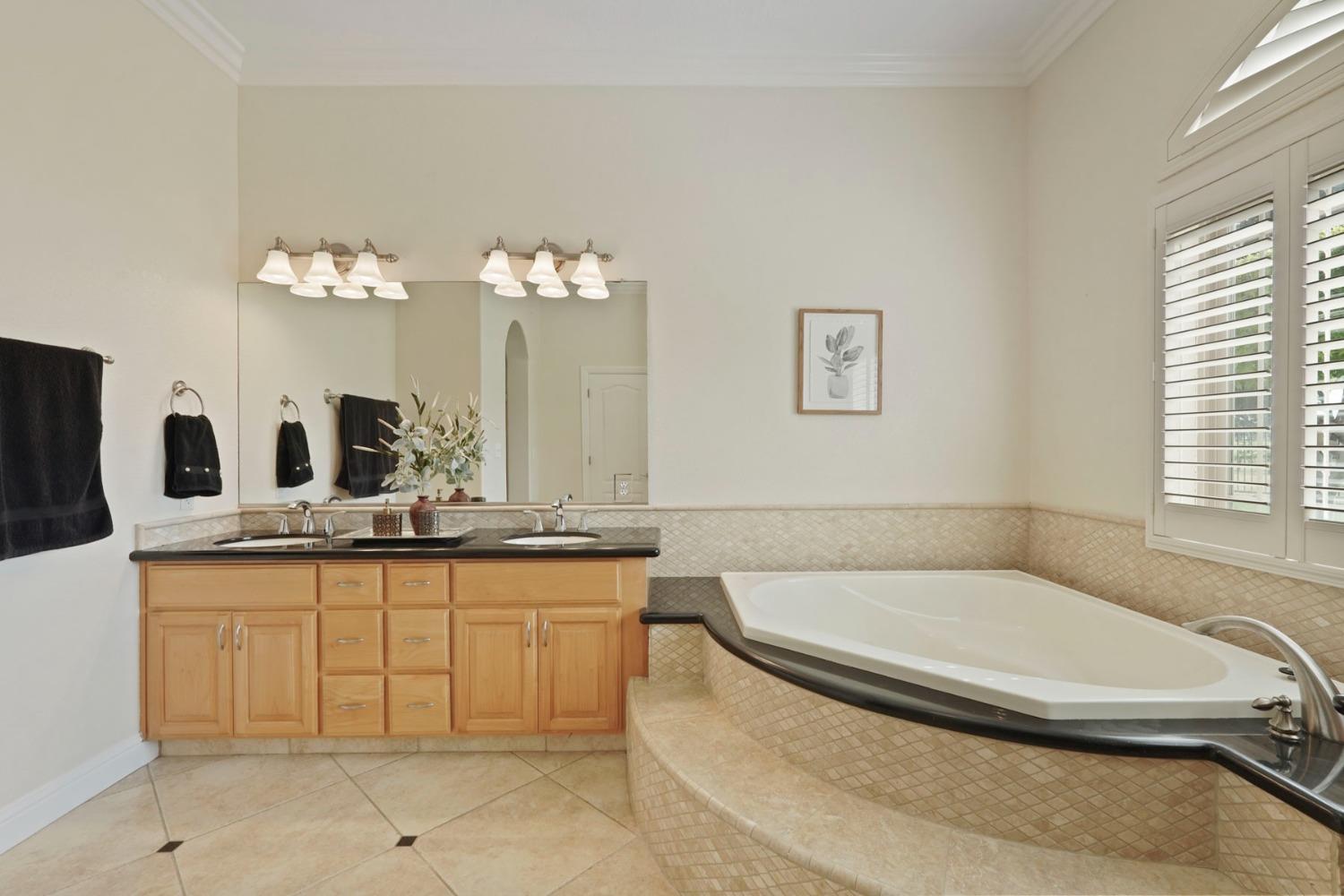 Detail Gallery Image 60 of 82 For 16355 N Highway 88, Lodi,  CA 95240 - 5 Beds | 4 Baths