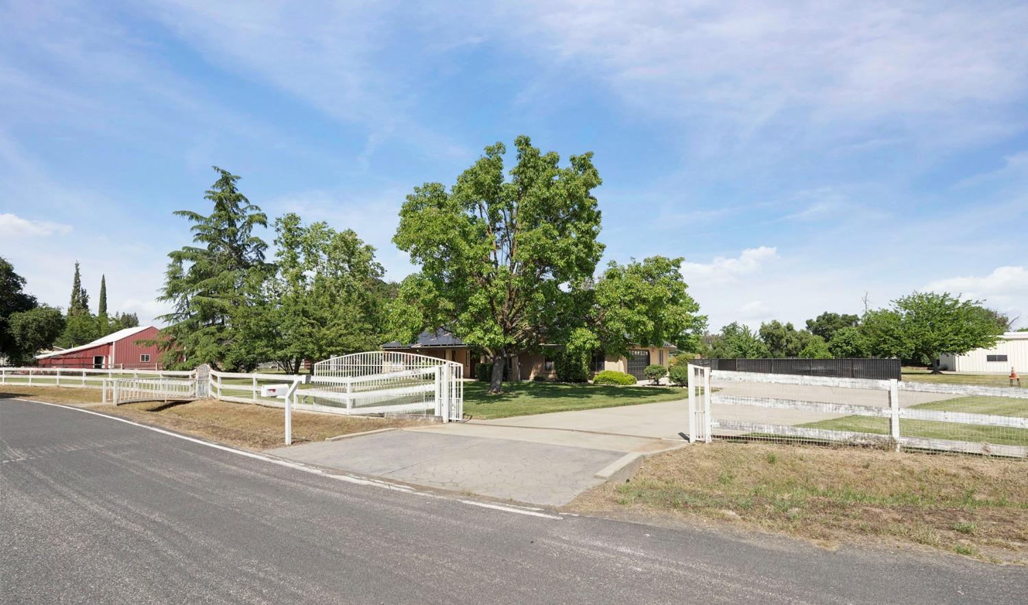 Detail Gallery Image 3 of 54 For 25292 White Fence Ct, Acampo,  CA 95220 - 4 Beds | 2 Baths