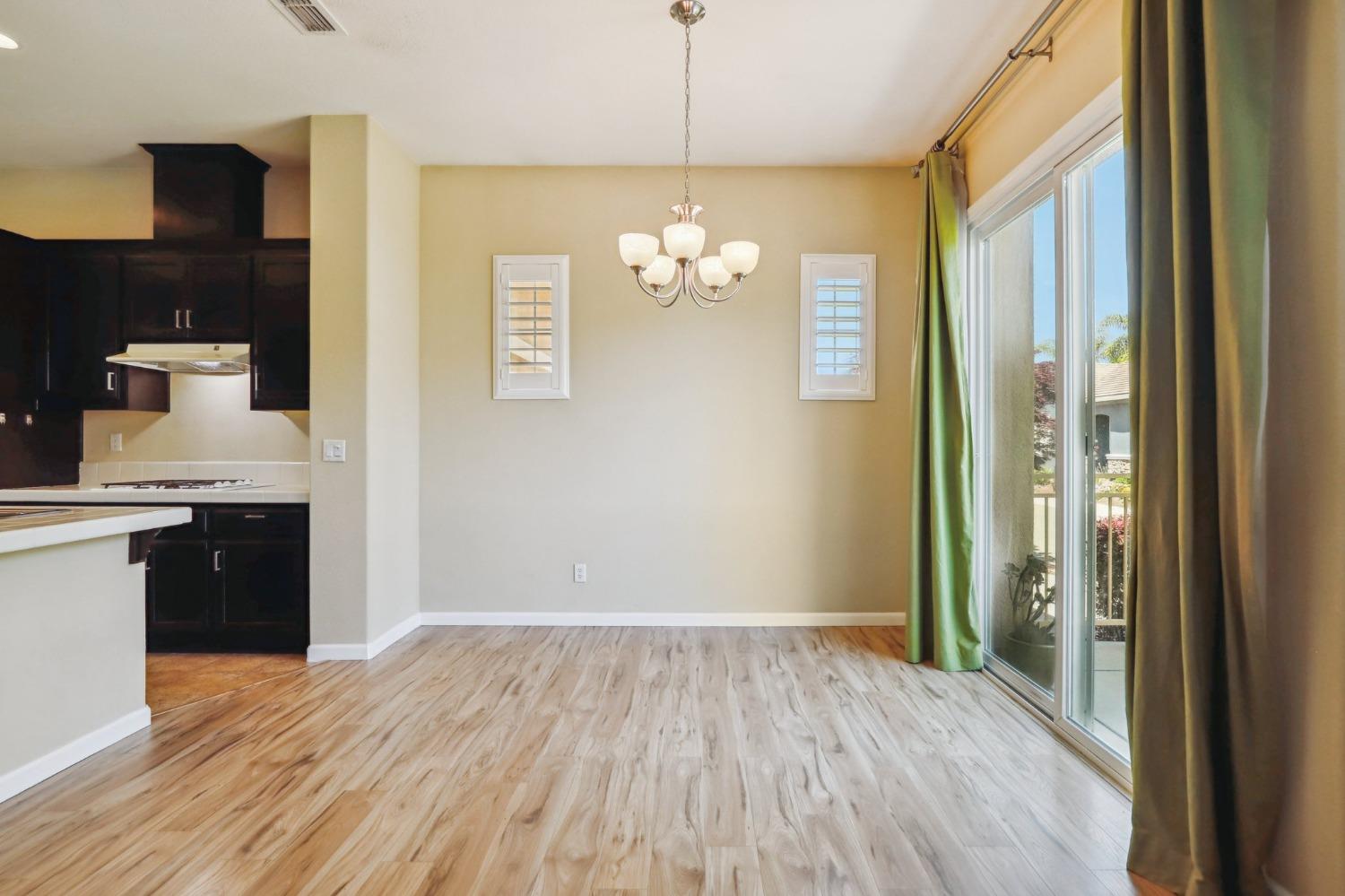 Detail Gallery Image 8 of 41 For 8040 Linda Isle Ln, Sacramento,  CA 95831 - 3 Beds | 2 Baths