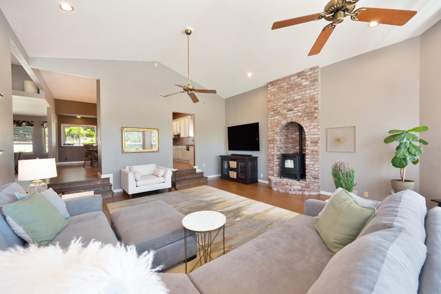 Sharon Court, Folsom, California image 7