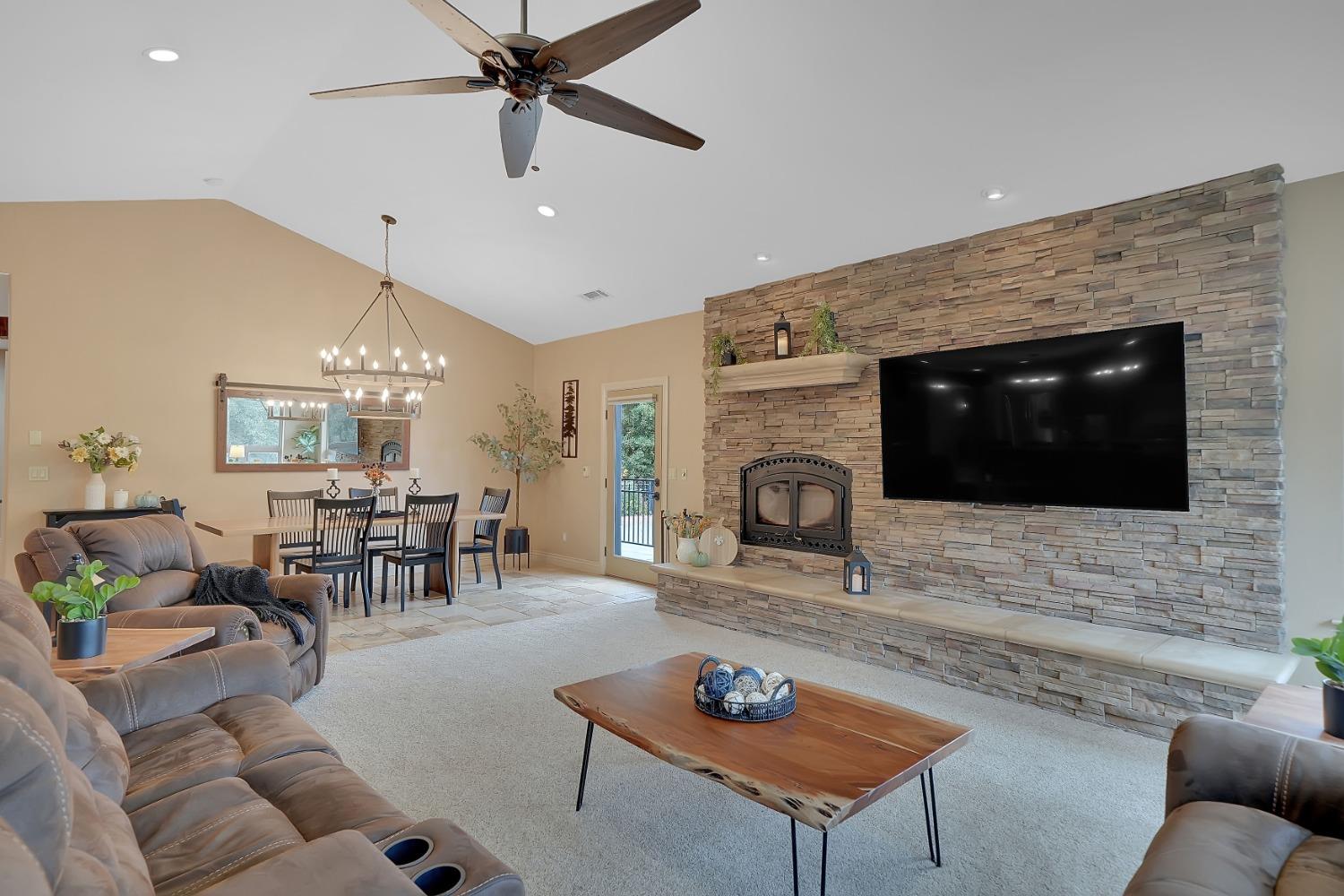 Detail Gallery Image 13 of 88 For 13707 Petersen Ranch Dr, Pine Grove,  CA 95665 - 3 Beds | 2/1 Baths