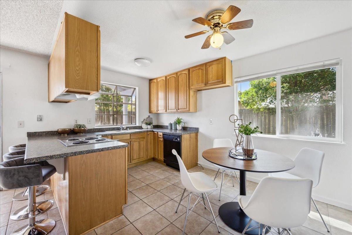 Detail Gallery Image 10 of 26 For 4308 Tallyho Dr, Sacramento,  CA 95826 - 3 Beds | 2 Baths