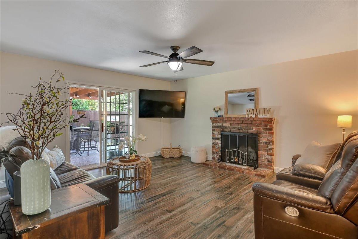Detail Gallery Image 2 of 42 For 5401 Norway Dr, Orangevale,  CA 95662 - 4 Beds | 2 Baths