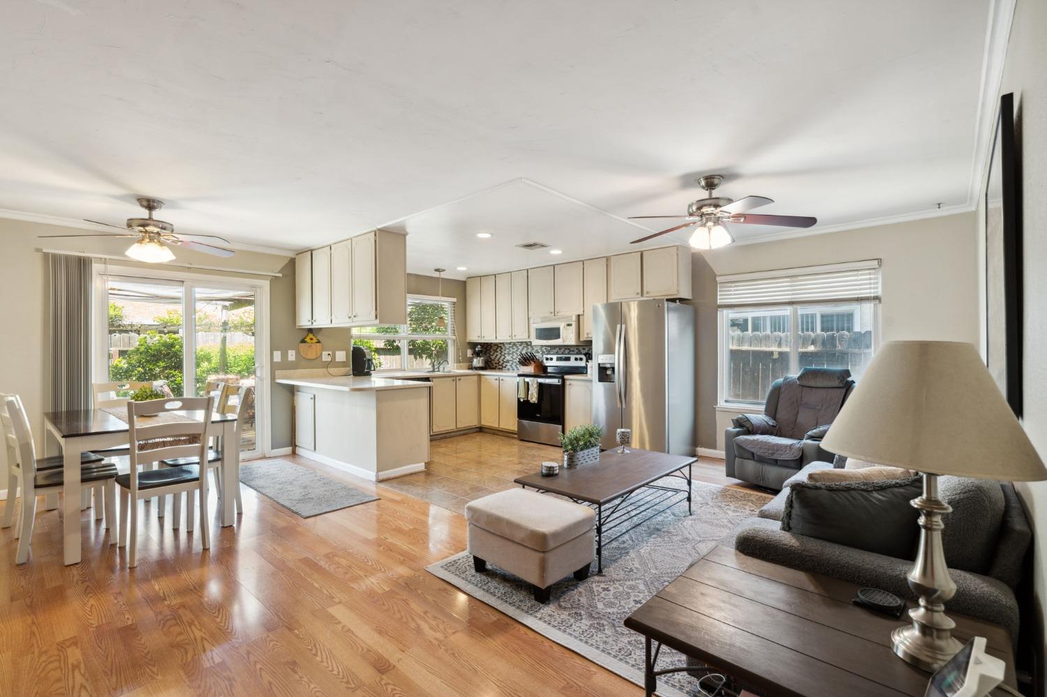 Detail Gallery Image 5 of 30 For 10197 Rockingham, Sacramento,  CA 95827 - 3 Beds | 2 Baths
