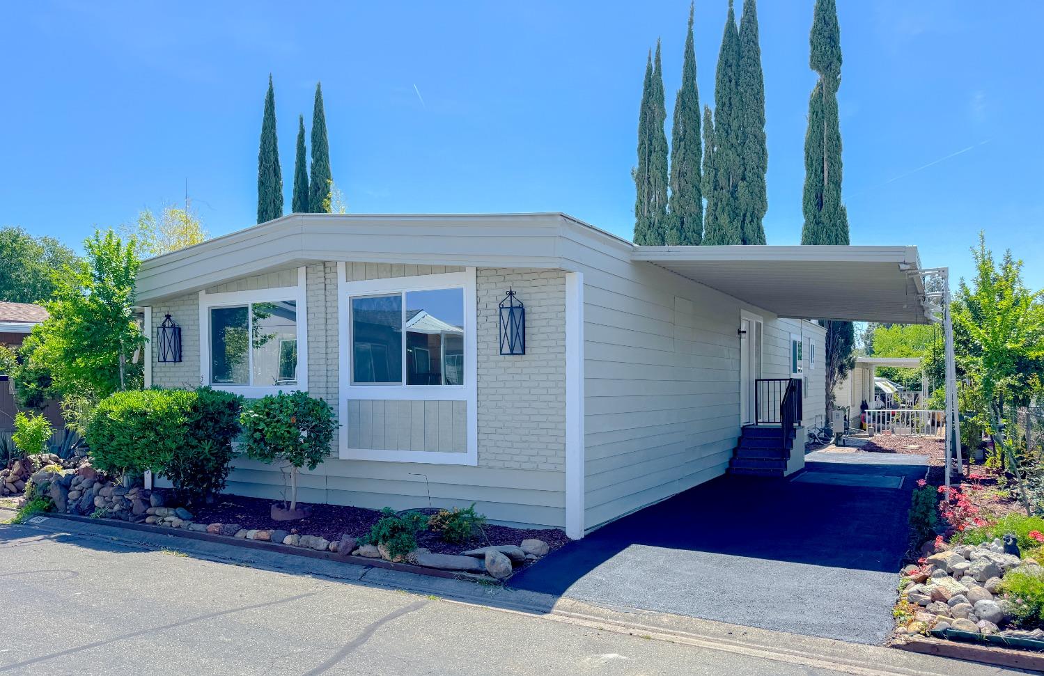Detail Gallery Image 3 of 48 For 5836 Stonyford, Sacramento,  CA 95842 - 3 Beds | 2 Baths