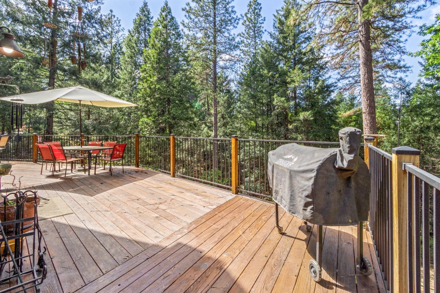 Detail Gallery Image 4 of 44 For 6360 Red Robin Rd, Placerville,  CA 95667 - 4 Beds | 2 Baths