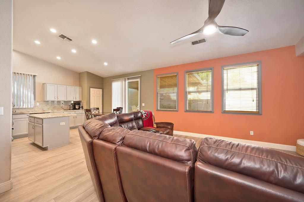 Detail Gallery Image 32 of 64 For 7805 Megan Ann Ct, Antelope,  CA 95843 - 2 Beds | 2 Baths