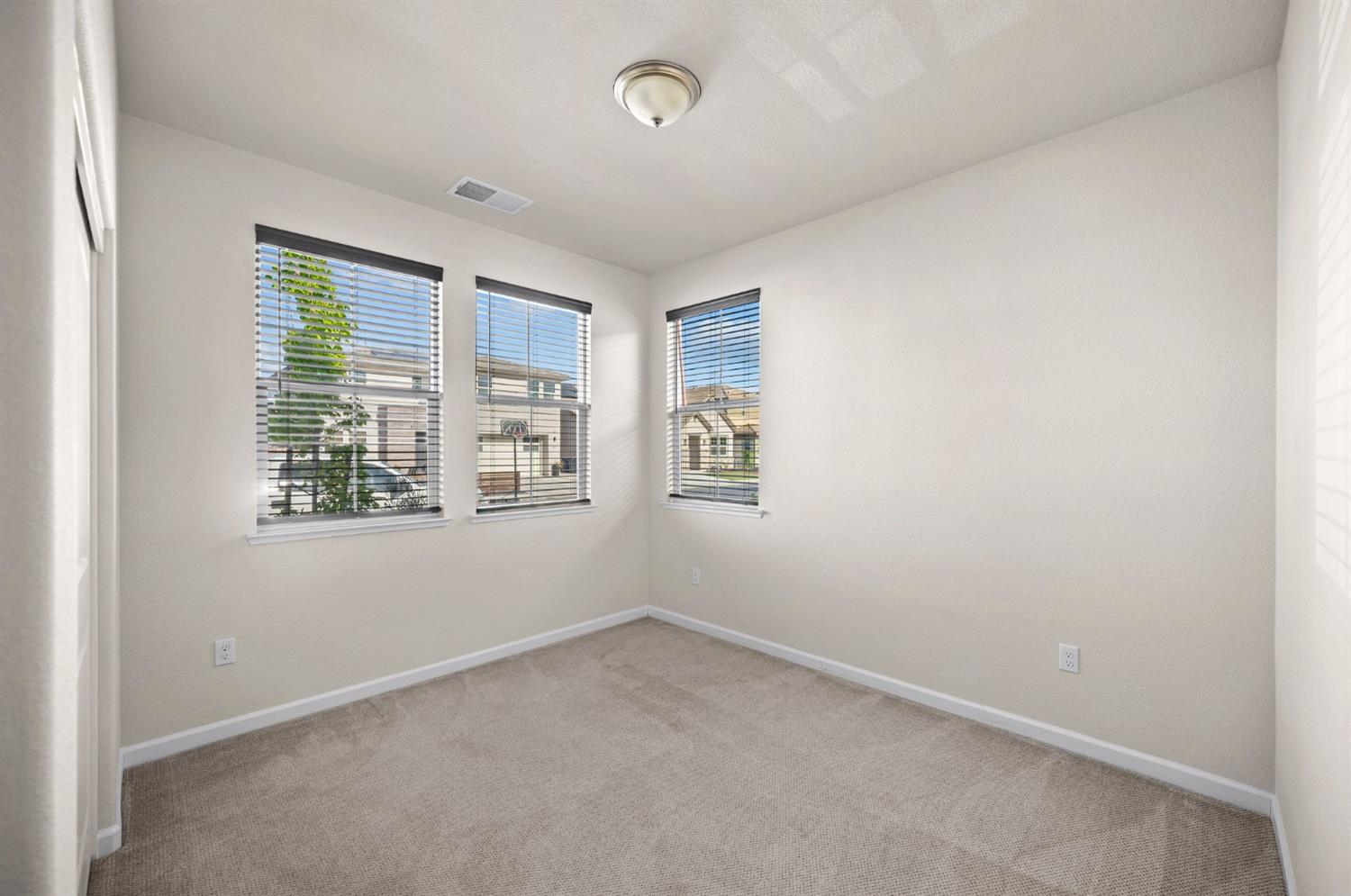 Detail Gallery Image 10 of 31 For 2101 Melody Ln, Modesto,  CA 95355 - 6 Beds | 4 Baths