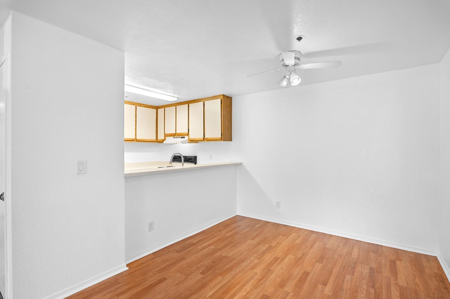 Photo #9: 225053638 Listing: Photo #9
