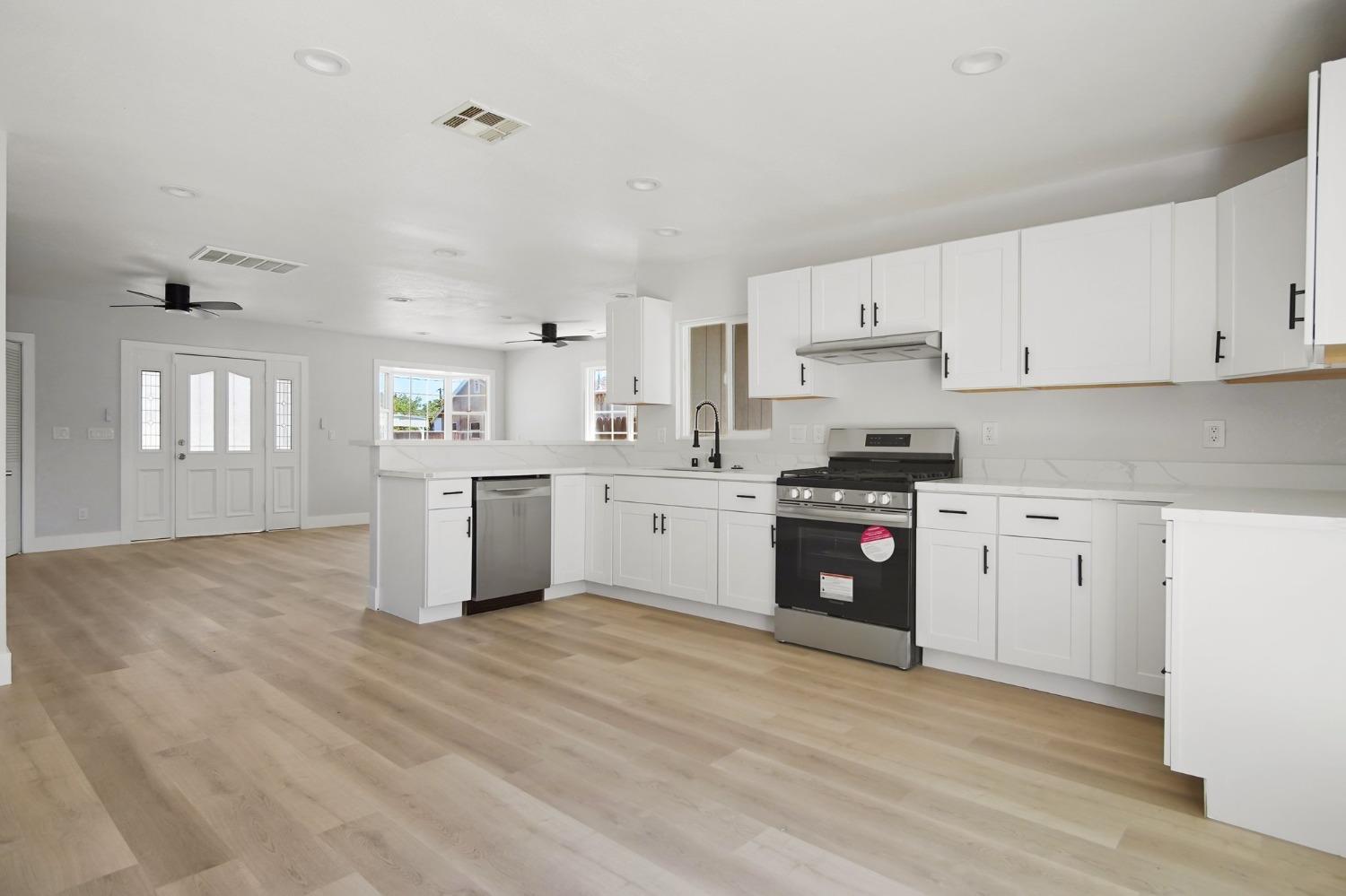 Edythe Street, Manteca, California image 18