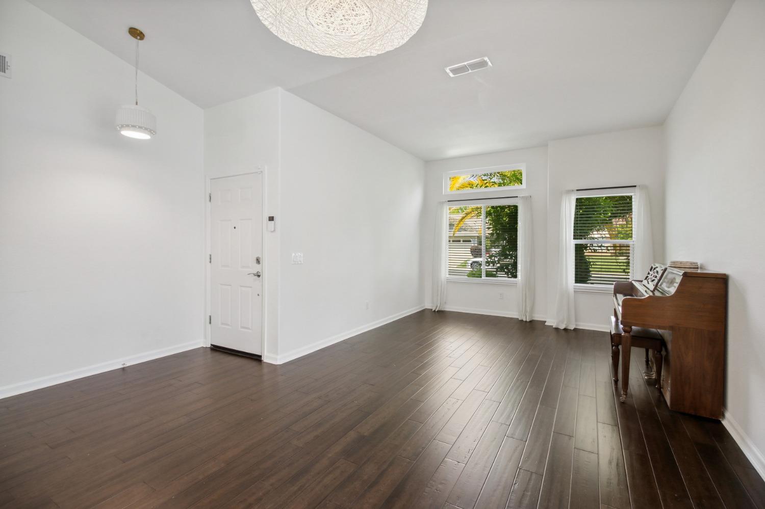 Avenida Martina, Roseville, California image 6