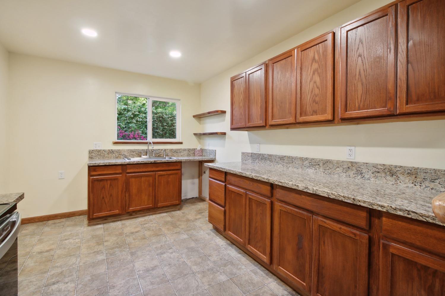 Detail Gallery Image 12 of 57 For 915 Eureka Ave, Davis,  CA 95616 - 6 Beds | 5 Baths