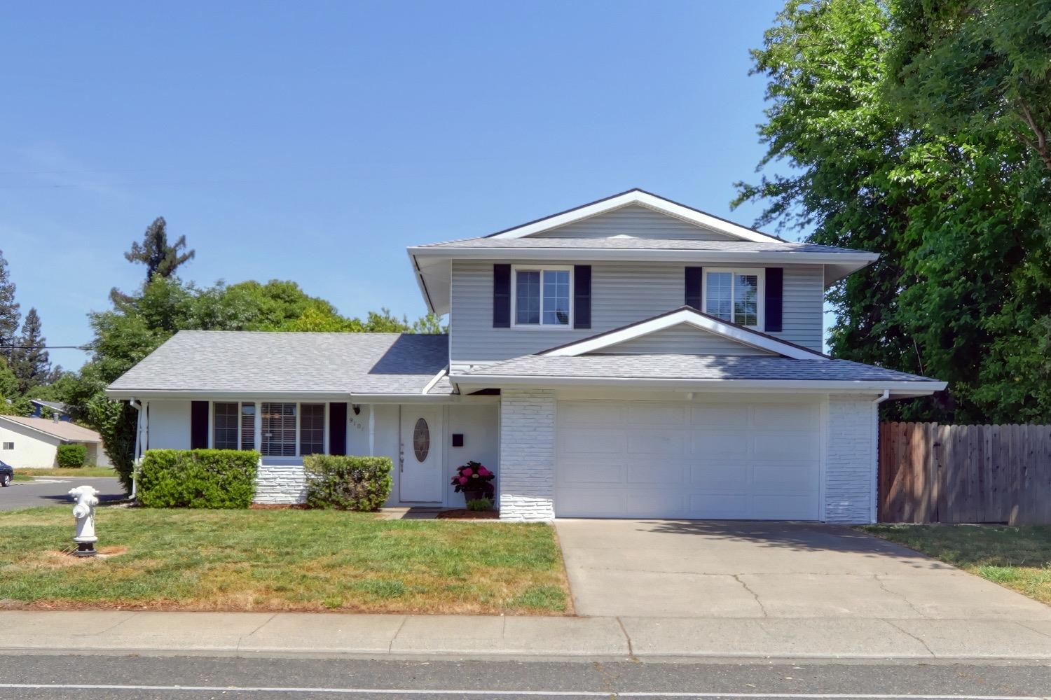 Detail Gallery Image 1 of 44 For 9101 La Riviera Dr, Sacramento,  CA 95826 - 4 Beds | 2 Baths