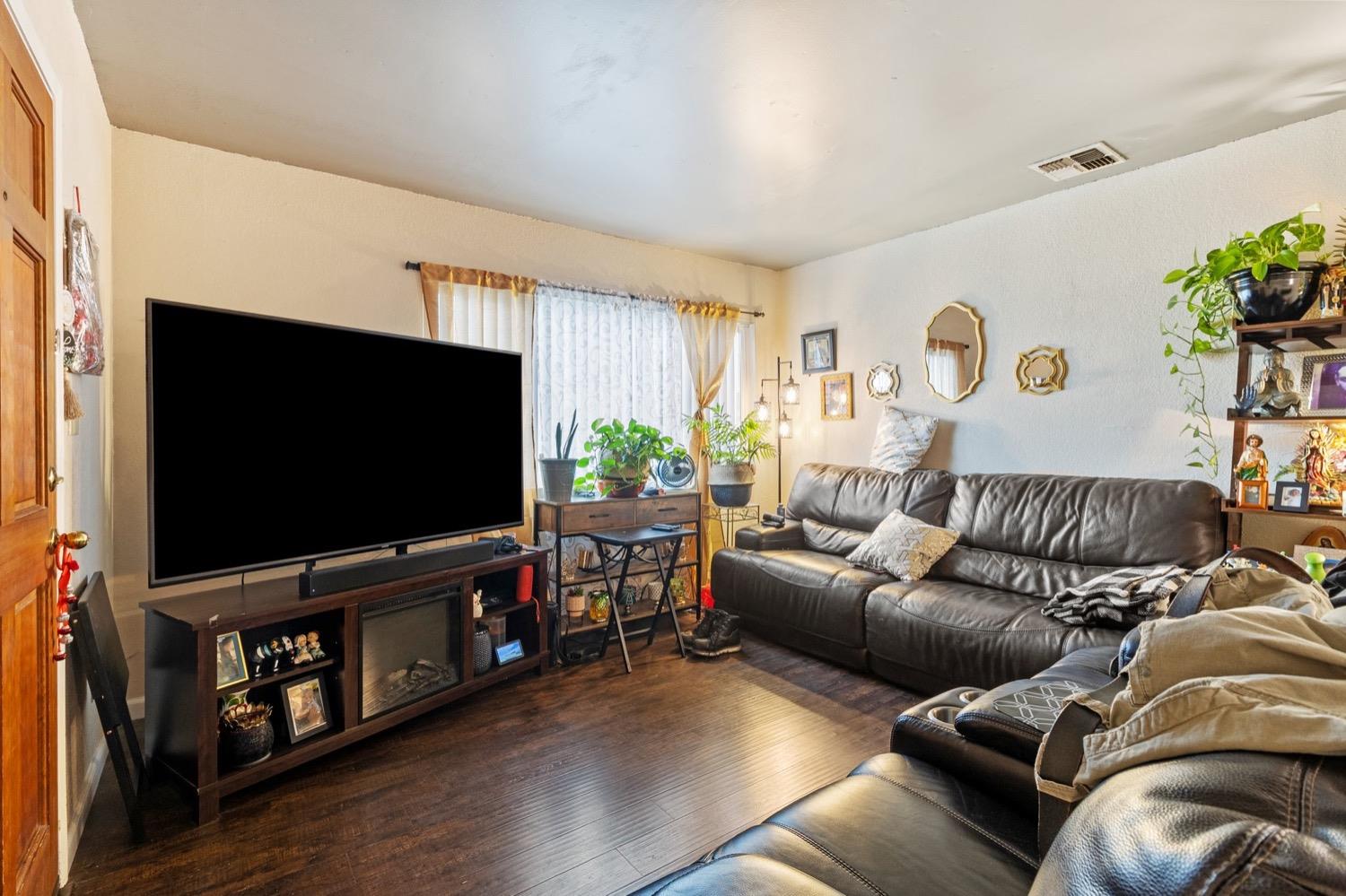 Snowberry Lane, Modesto, California image 7