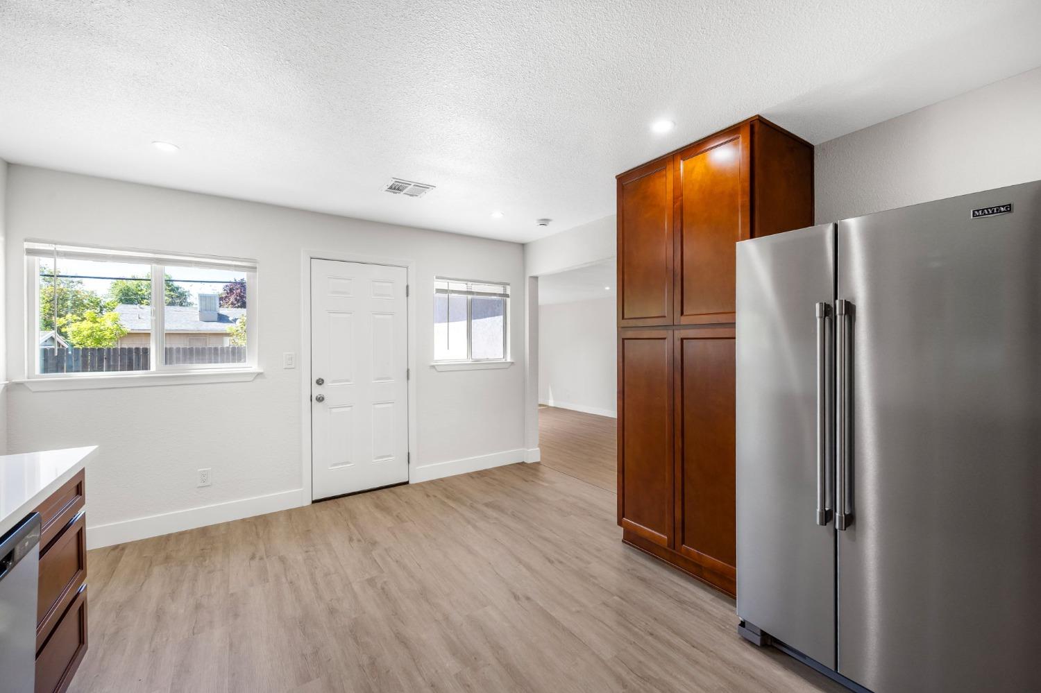 Detail Gallery Image 9 of 41 For 10505 Georgetown Dr, Rancho Cordova,  CA 95670 - 5 Beds | 3 Baths