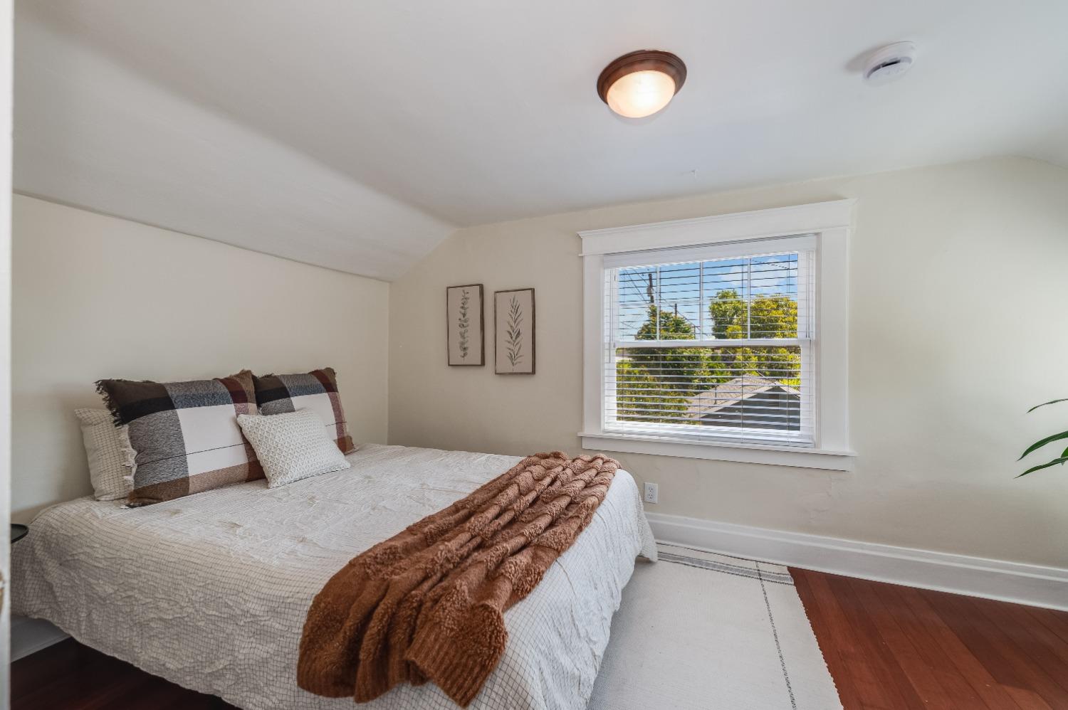 Detail Gallery Image 10 of 13 For 2425 32nd St, Sacramento,  CA 95817 - 2 Beds | 1/1 Baths