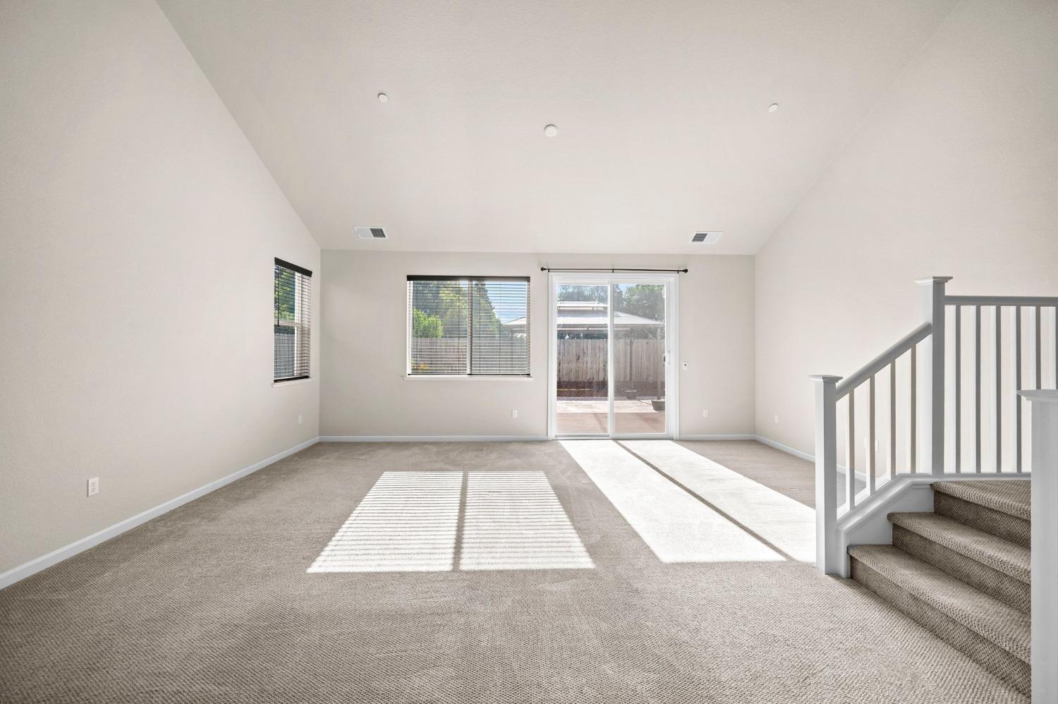 Detail Gallery Image 8 of 31 For 2101 Melody Ln, Modesto,  CA 95355 - 6 Beds | 4 Baths
