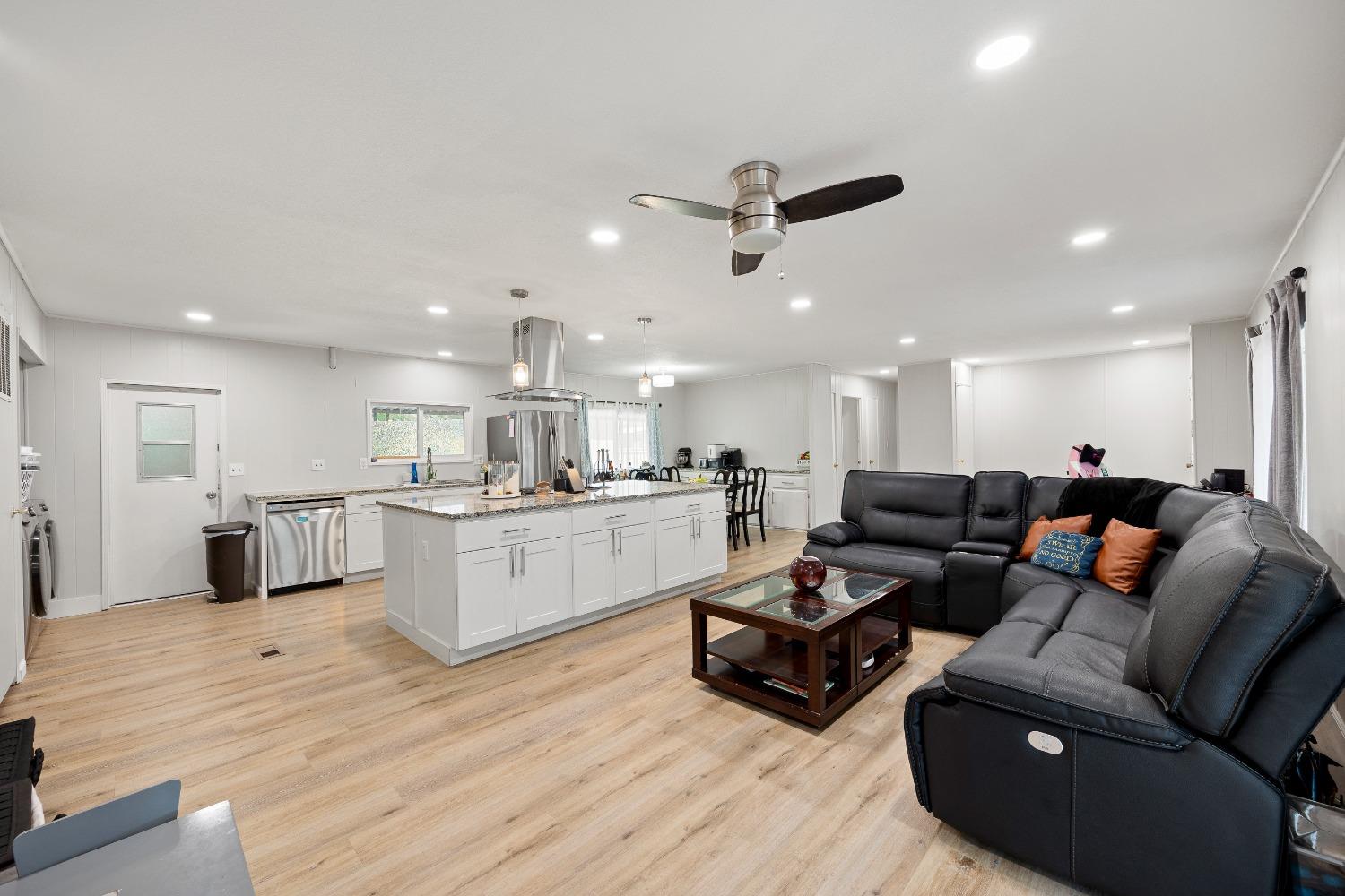 Detail Gallery Image 11 of 32 For 7305 Topanga, Sacramento,  CA 95842 - 3 Beds | 2 Baths
