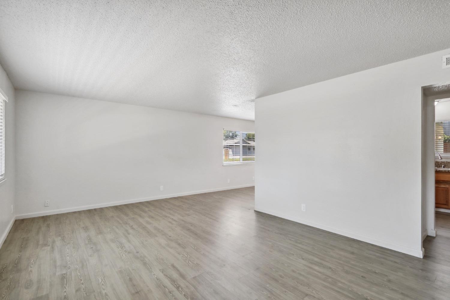 Detail Gallery Image 8 of 44 For 9101 La Riviera Dr, Sacramento,  CA 95826 - 4 Beds | 2 Baths