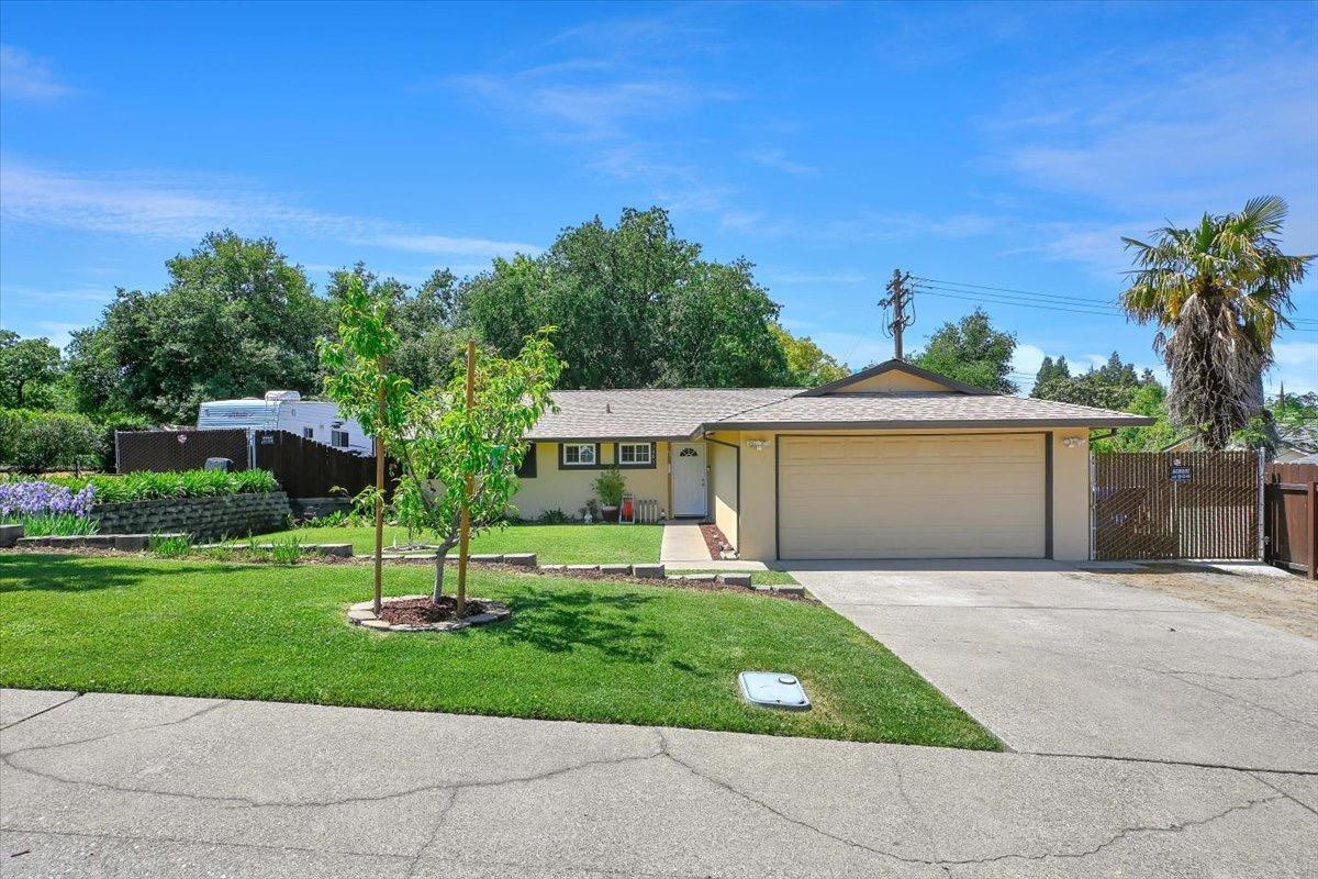 Detail Gallery Image 1 of 42 For 5401 Norway Dr, Orangevale,  CA 95662 - 4 Beds | 2 Baths