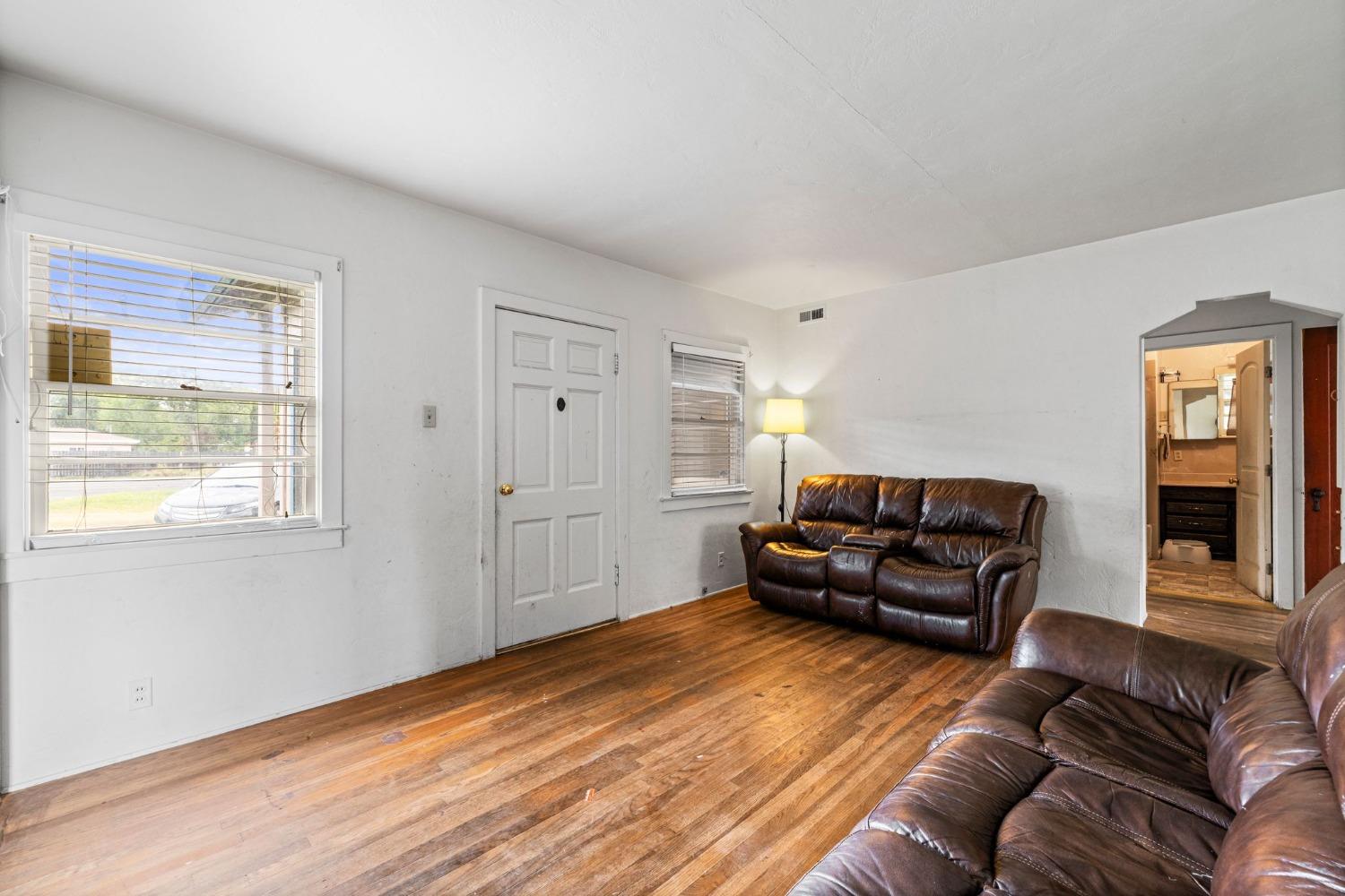 Detail Gallery Image 4 of 43 For 5148 Marconi Ave, Carmichael,  CA 95608 - 3 Beds | 2 Baths