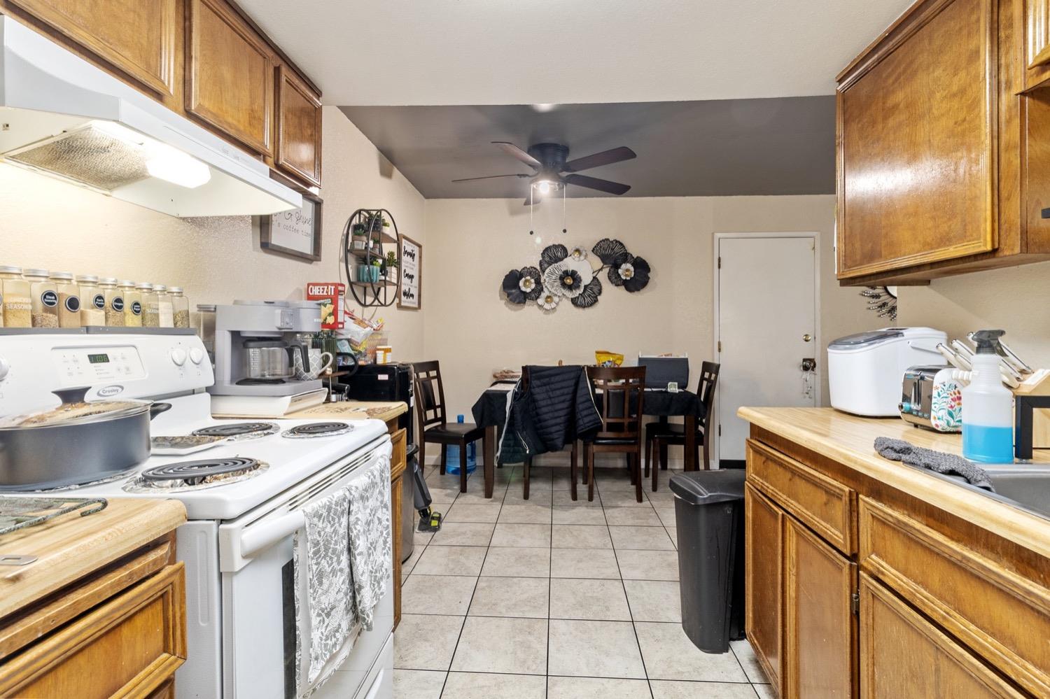 Snowberry Lane, Modesto, California image 8