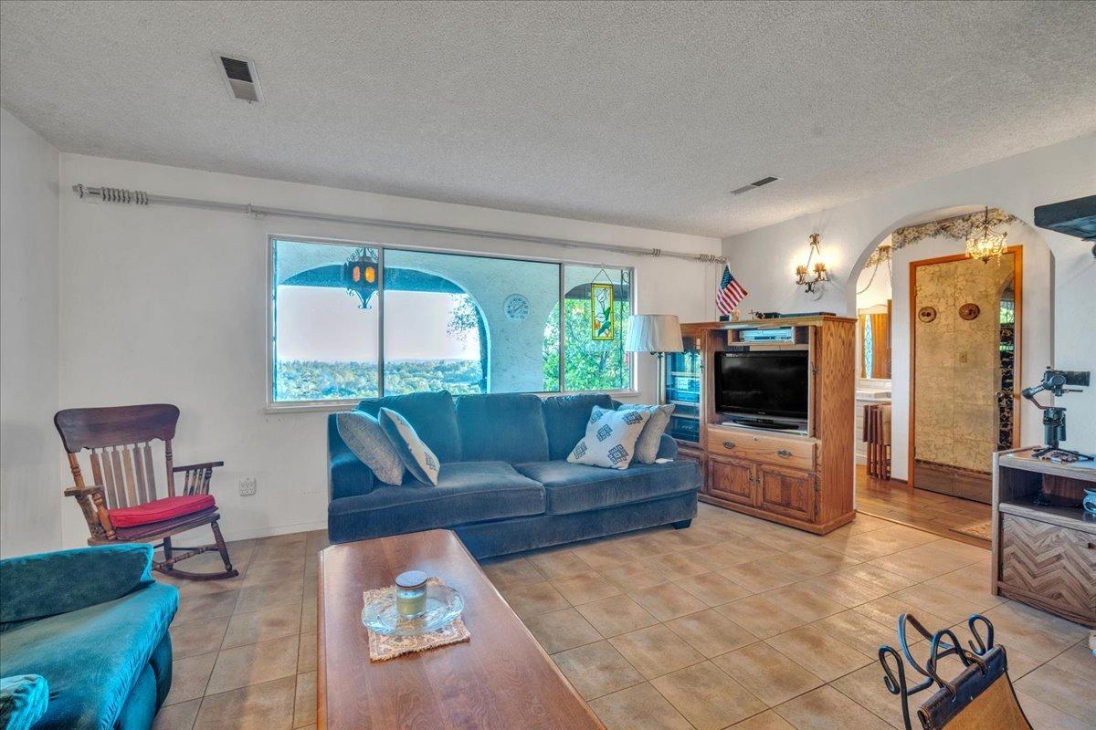 Detail Gallery Image 9 of 54 For 1605 Auburn Folsom Rd, Auburn,  CA 95603 - 3 Beds | 2 Baths