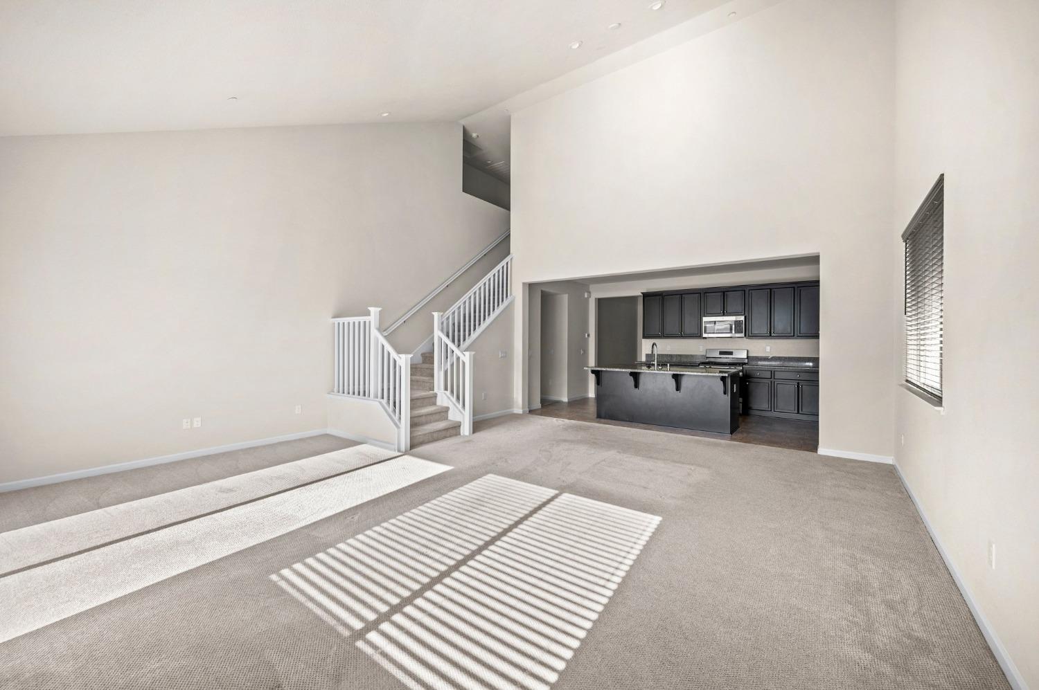 Detail Gallery Image 7 of 31 For 2101 Melody Ln, Modesto,  CA 95355 - 6 Beds | 4 Baths