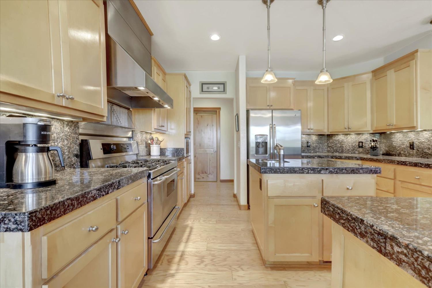 Detail Gallery Image 11 of 80 For 12673 Hoppy Hollow Rd, Grass Valley,  CA 95945 - 4 Beds | 3/1 Baths