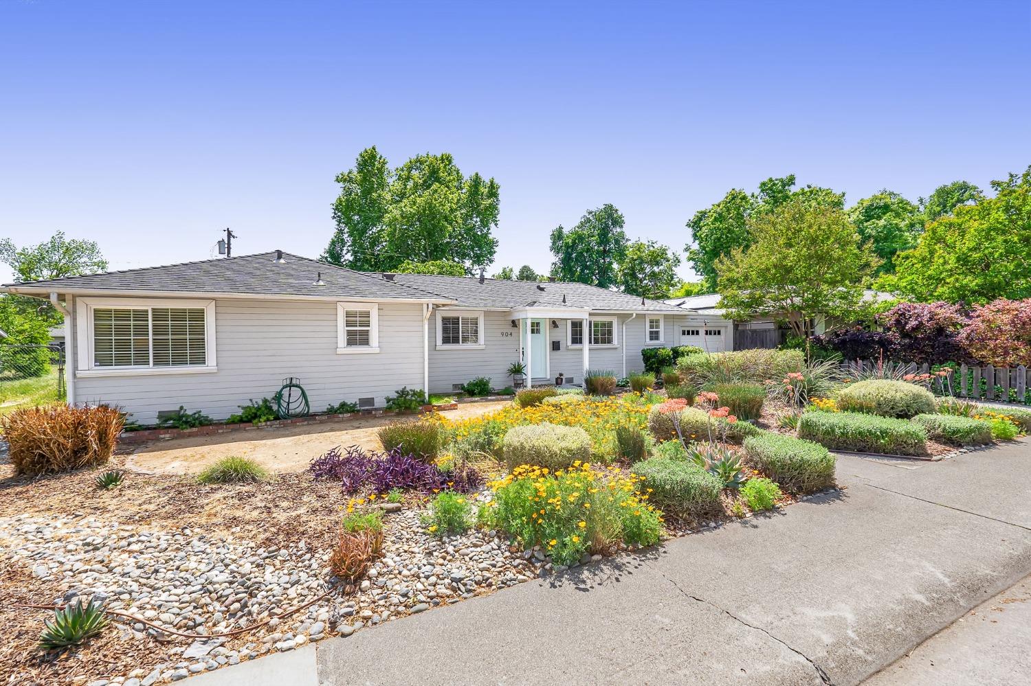 Detail Gallery Image 1 of 30 For 904 Homewood Dr, Woodland,  CA 95695 - 3 Beds | 2 Baths