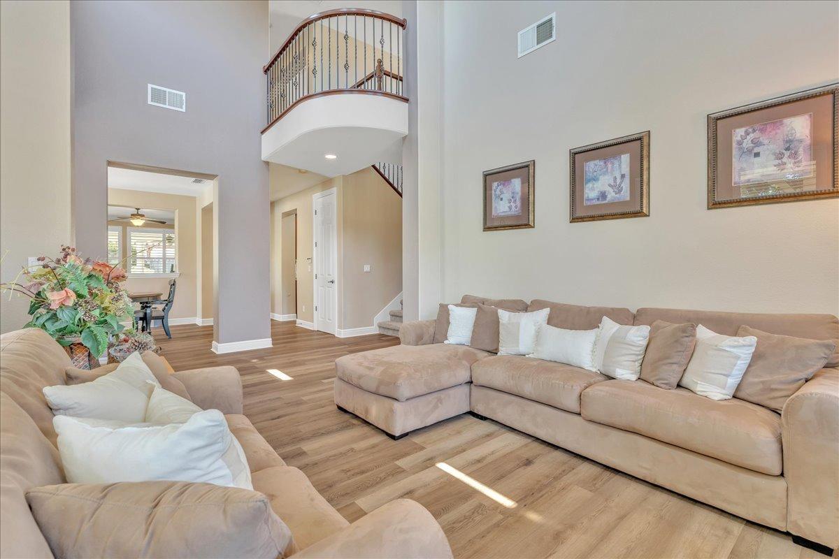 Woodgate Way, Roseville, California image 9