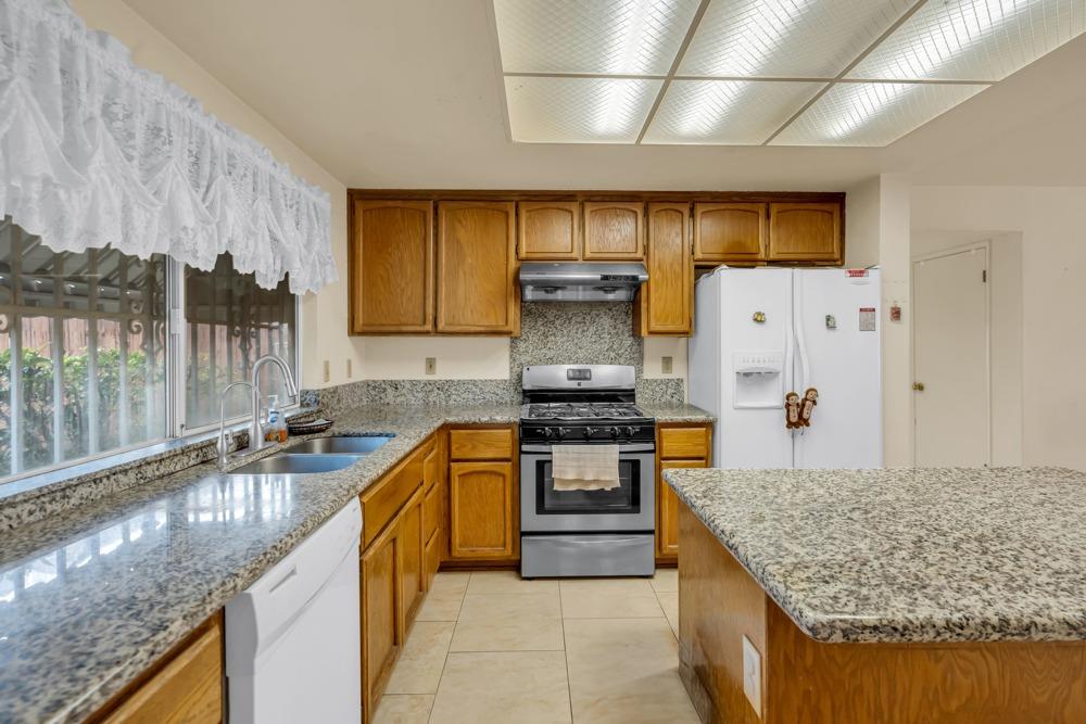 Bucks Harbor Way, Sacramento, California image 19