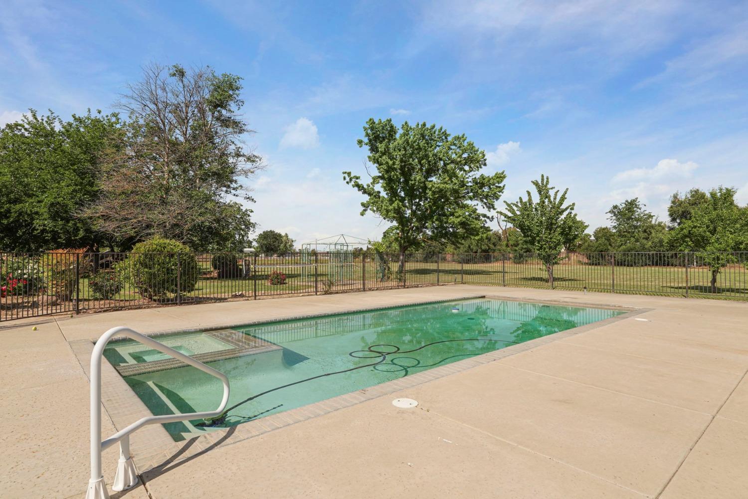 Detail Gallery Image 33 of 54 For 25292 White Fence Ct, Acampo,  CA 95220 - 4 Beds | 2 Baths