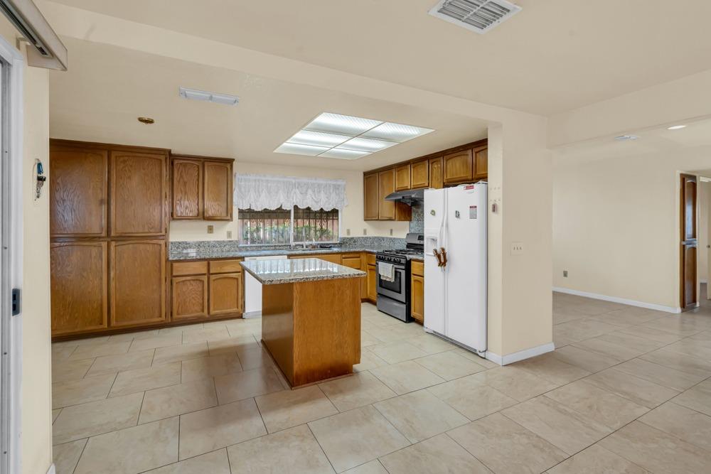 Bucks Harbor Way, Sacramento, California image 17