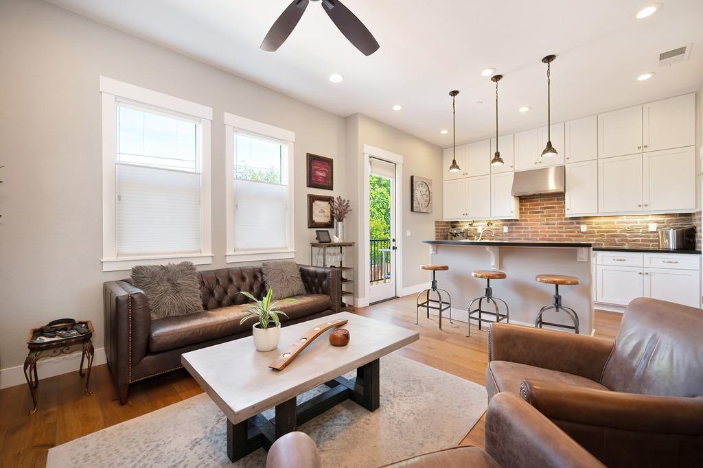 Crocker Drive, Sacramento, California image 19