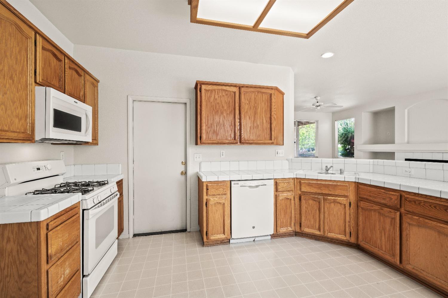 Detail Gallery Image 13 of 29 For 9394 Bennoel Way, Elk Grove,  CA 95758 - 3 Beds | 2 Baths