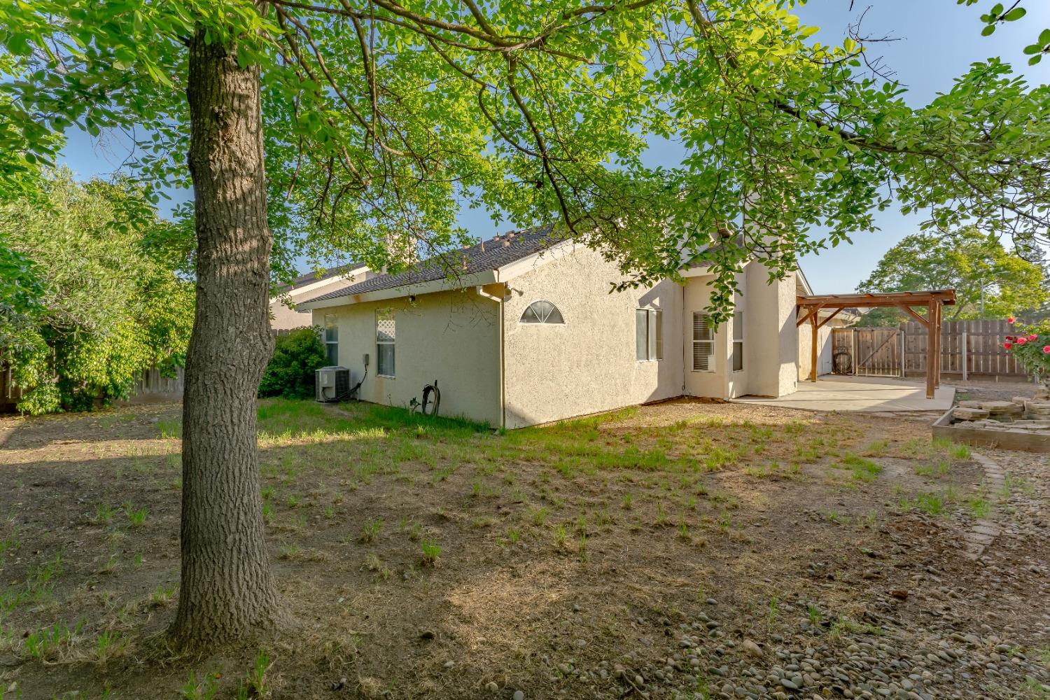 Detail Gallery Image 3 of 24 For 8156 Westray Dr, Sacramento,  CA 95829 - 3 Beds | 2 Baths