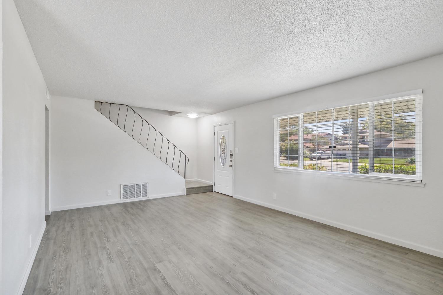 Detail Gallery Image 6 of 44 For 9101 La Riviera Dr, Sacramento,  CA 95826 - 4 Beds | 2 Baths
