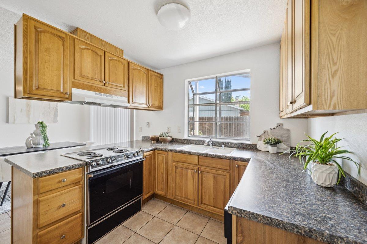 Detail Gallery Image 11 of 26 For 4308 Tallyho Dr, Sacramento,  CA 95826 - 3 Beds | 2 Baths