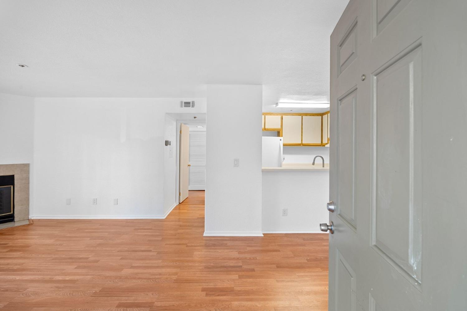 Photo #7: 225053638 Listing: Photo #7