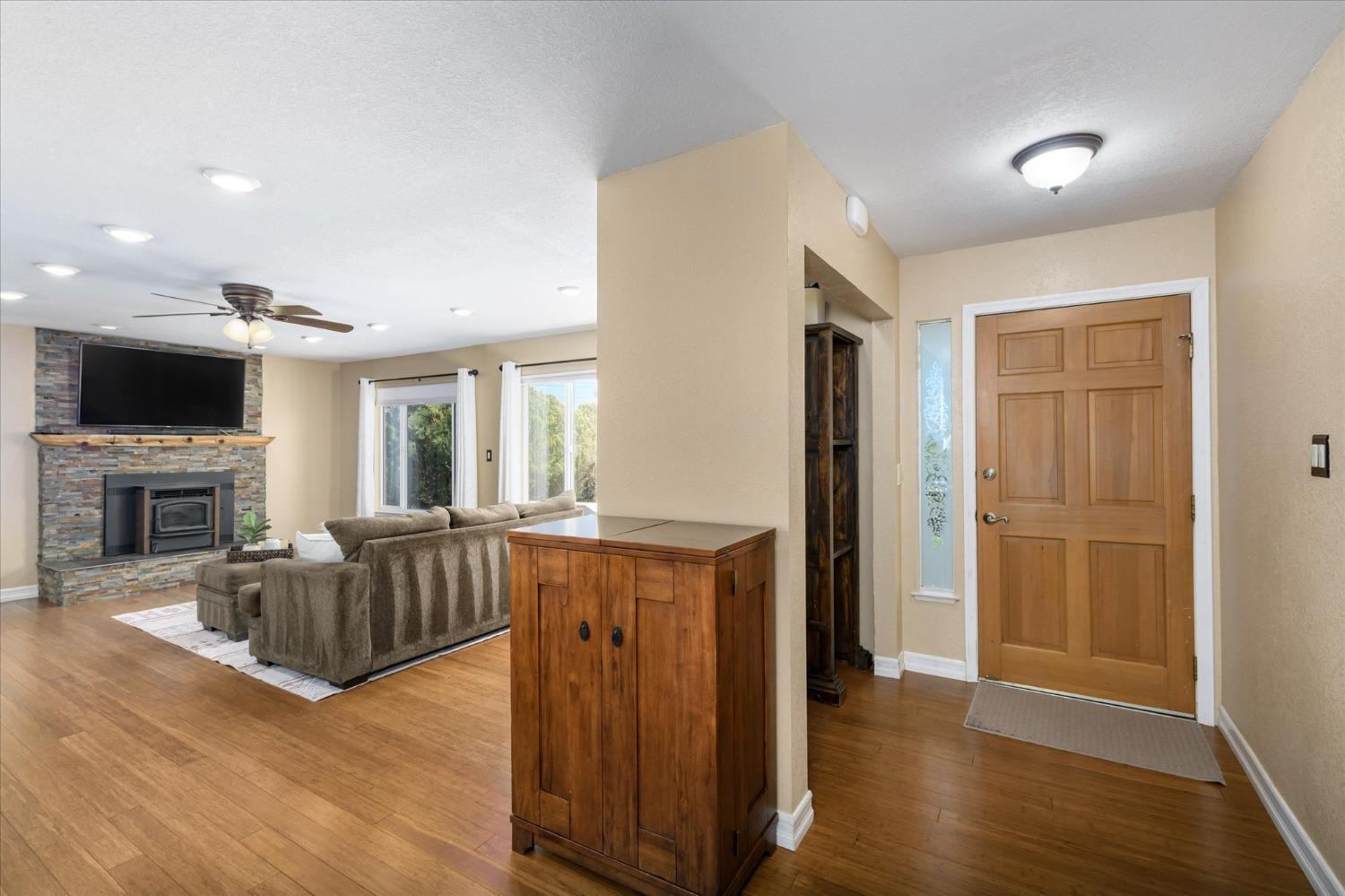 Detail Gallery Image 10 of 70 For 3610 Loma Dr, Shingle Springs,  CA 95682 - 4 Beds | 2/1 Baths