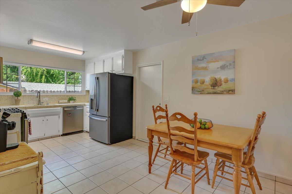 Detail Gallery Image 3 of 42 For 5401 Norway Dr, Orangevale,  CA 95662 - 4 Beds | 2 Baths