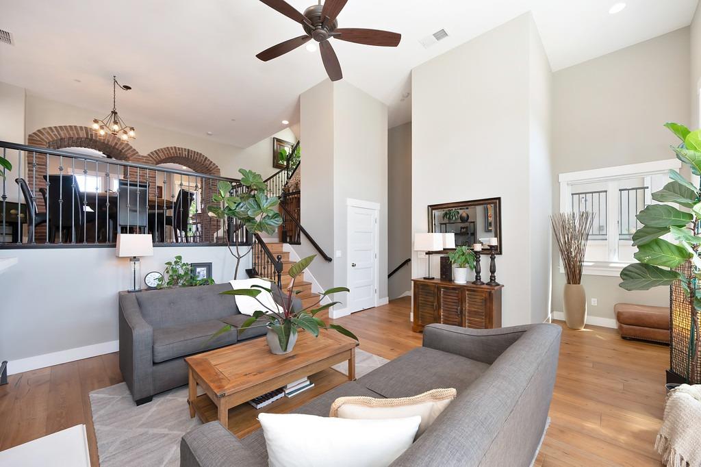 Crocker Drive, Sacramento, California image 9